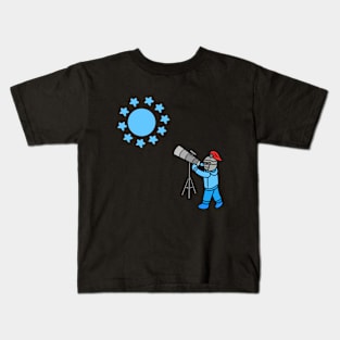 Cute cartoon knight watching stars Kids T-Shirt